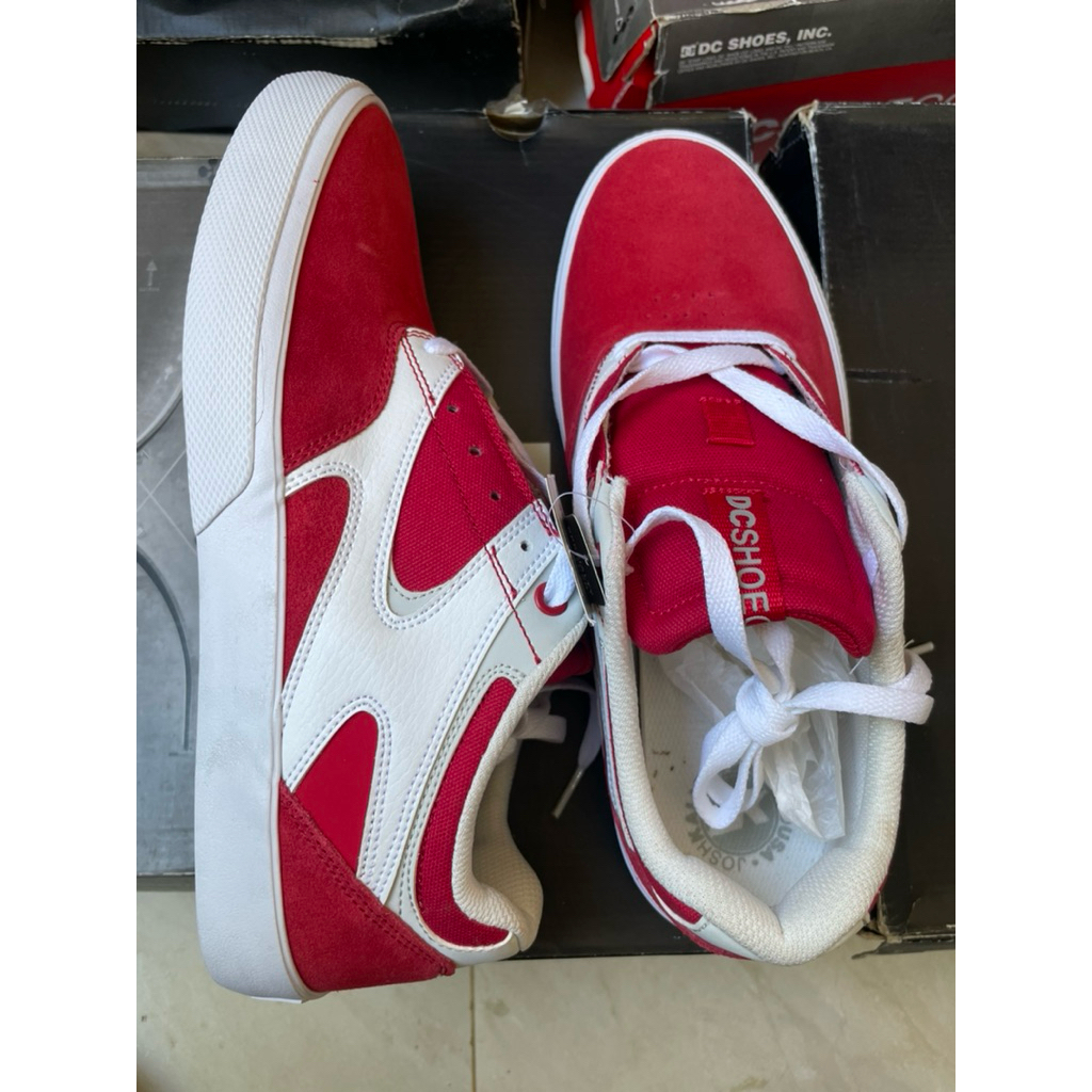 SEPATU DC SHOES MERAH PUTIH SIZE 43 ORIGINAL SALE