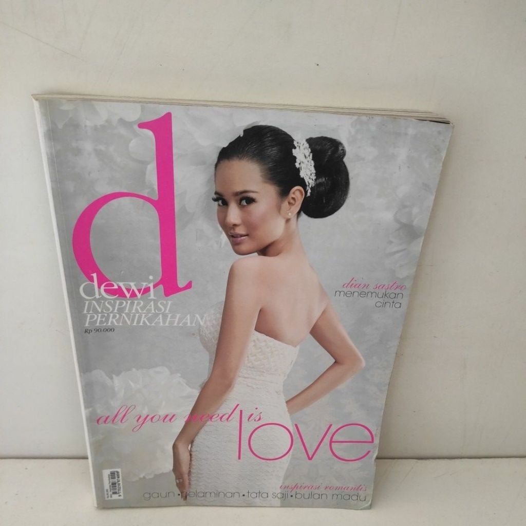 MAJALAH DEWI COVER DIAN SASTRO