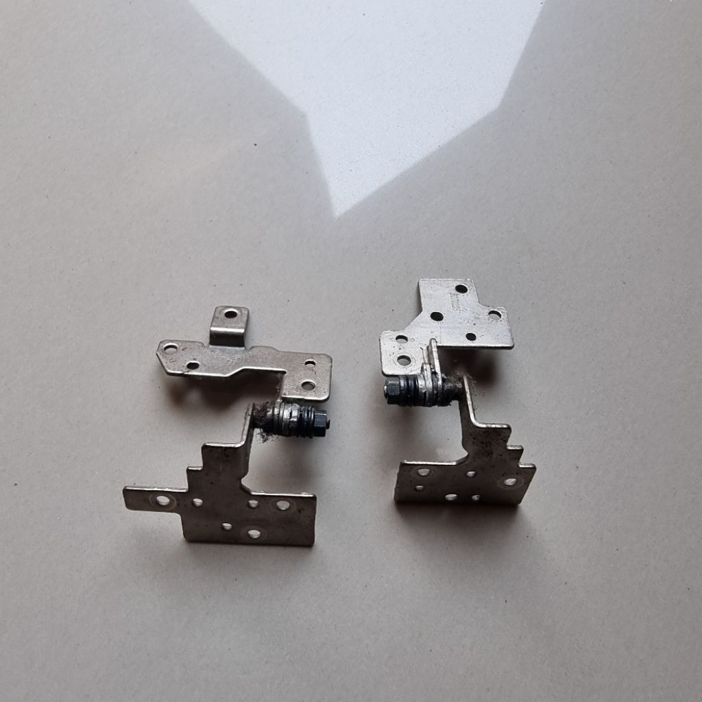 Jual cepat Engsel dudukan penyangga lcd engsel penghubung kesing atas leptop / notebook Asus X441N O