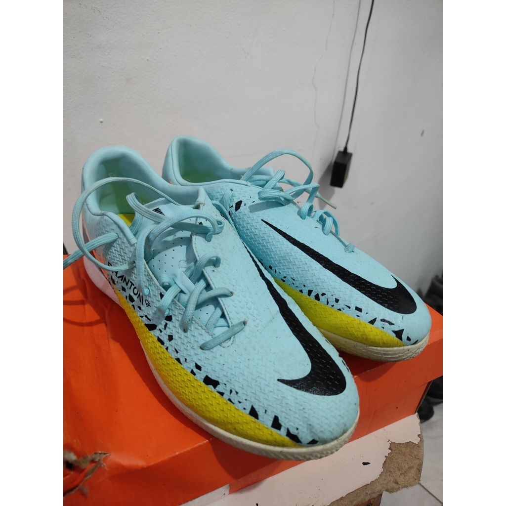 Sepatu futsal NIKE phantom original size 42
