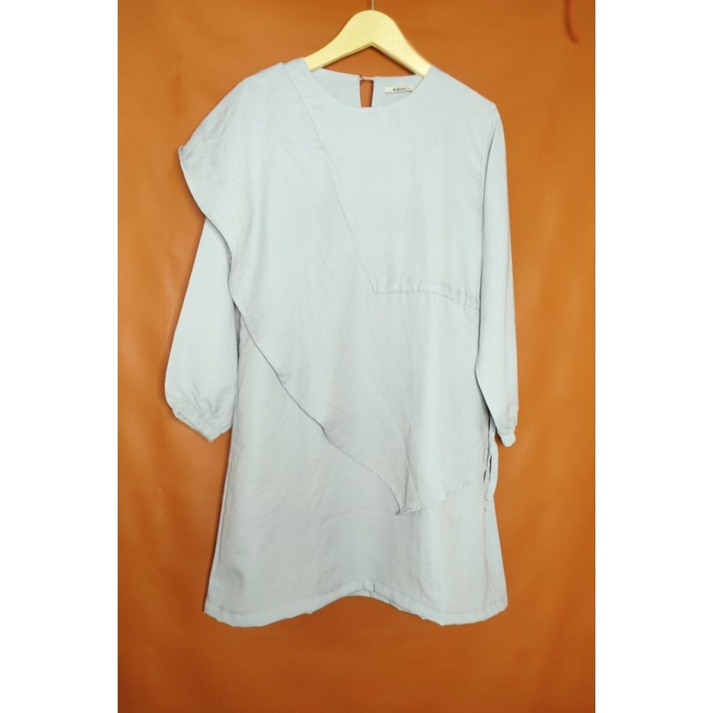 prelove baju pribadi kondisi masih 85% merk Branded BUTI