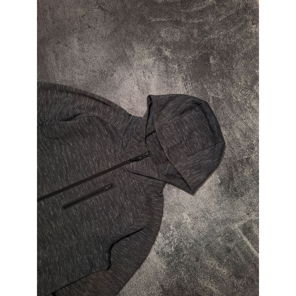 Hoodie Polos Motif Uniqlo