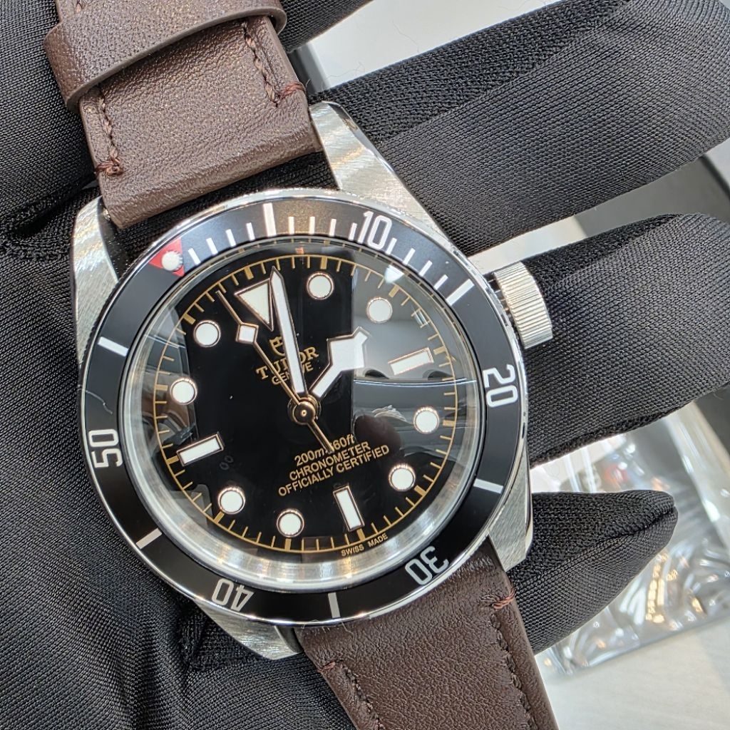 Tudor Black Bay Heritage Automatic – Jam Tangan Pria Mewah Tali Kulit Asli | Original Elegan & Sport