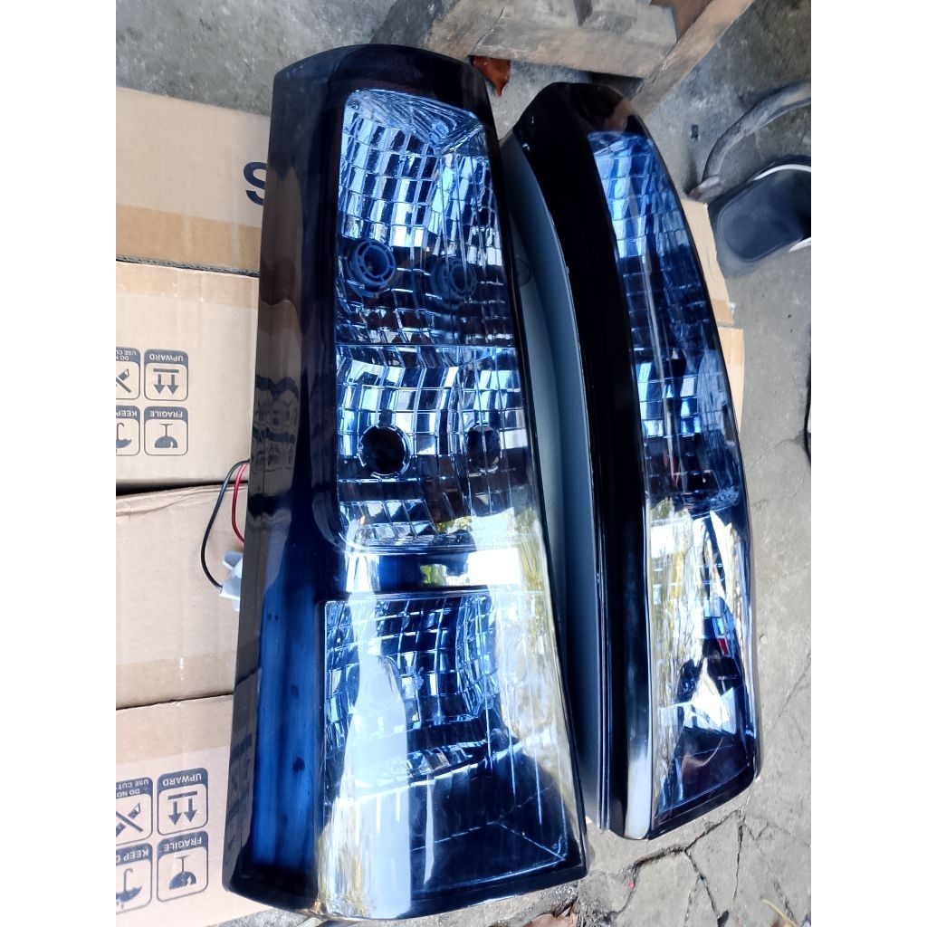 stoplamp Avanza Xenia 2004 -2011 kaca smoke