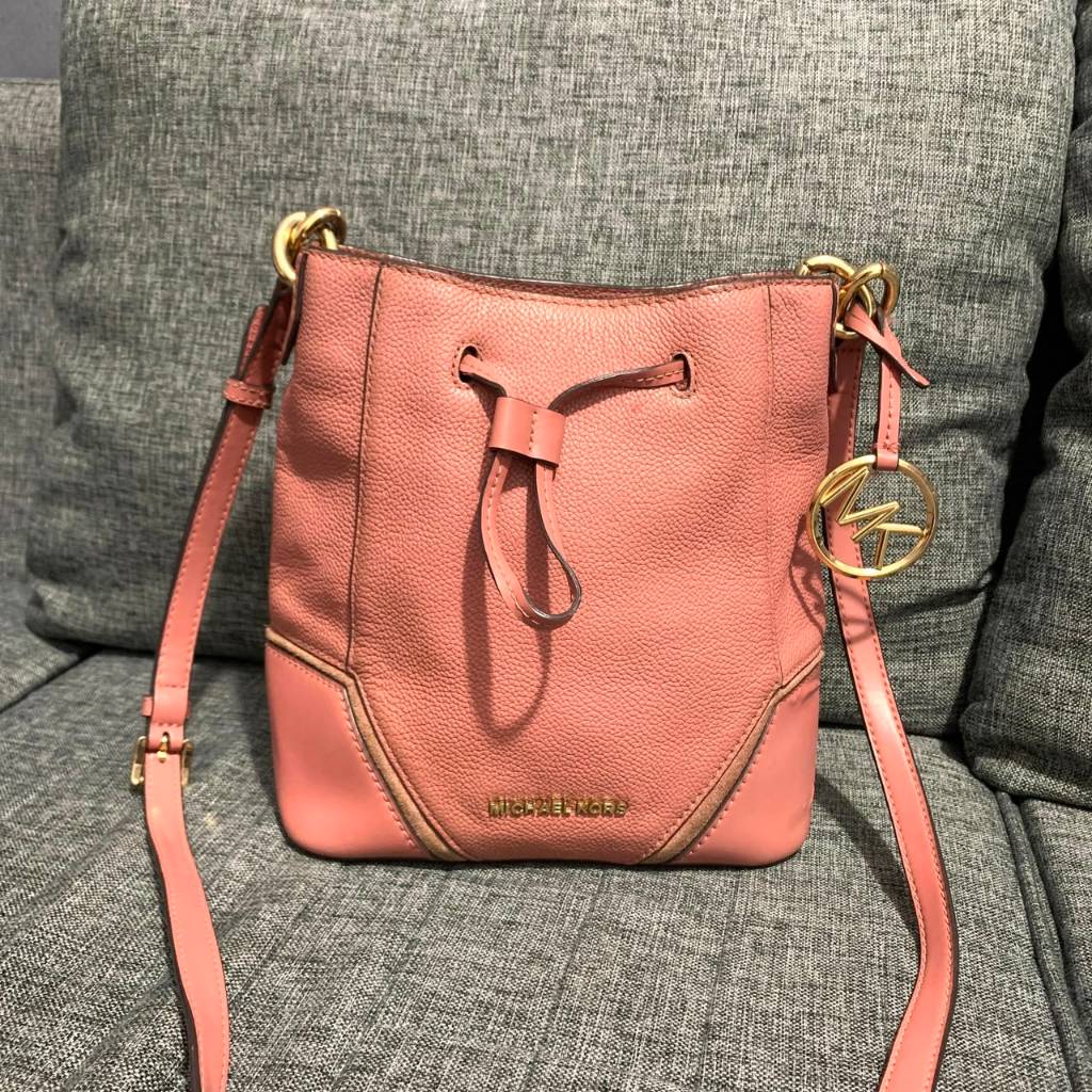 Preloved Tas Michael Kors Nicole Bucket Drawstring Bag Dusty Pink Authentic Original