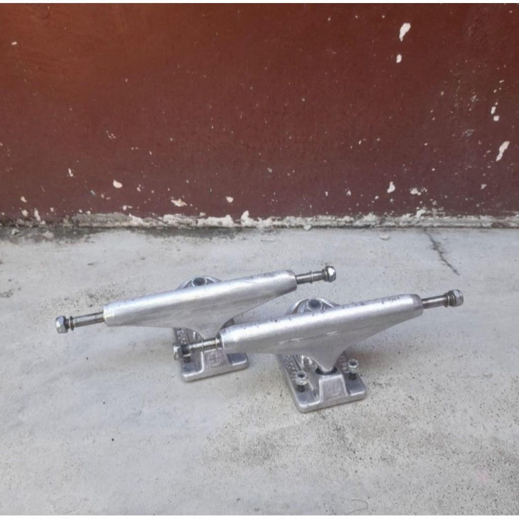 Skateboard Truck Independent 149 std polished + boltnuts second / bekas