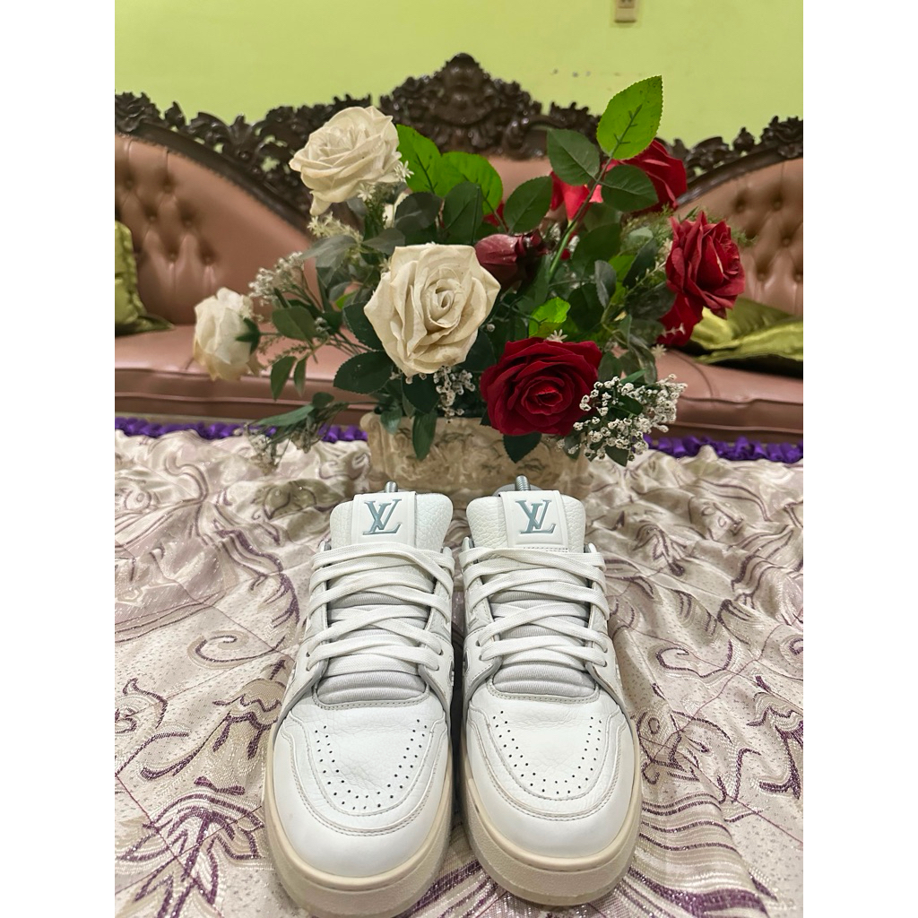 LV Trainer White