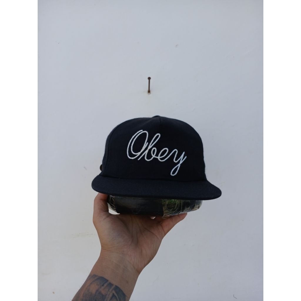 TOPI OBEY