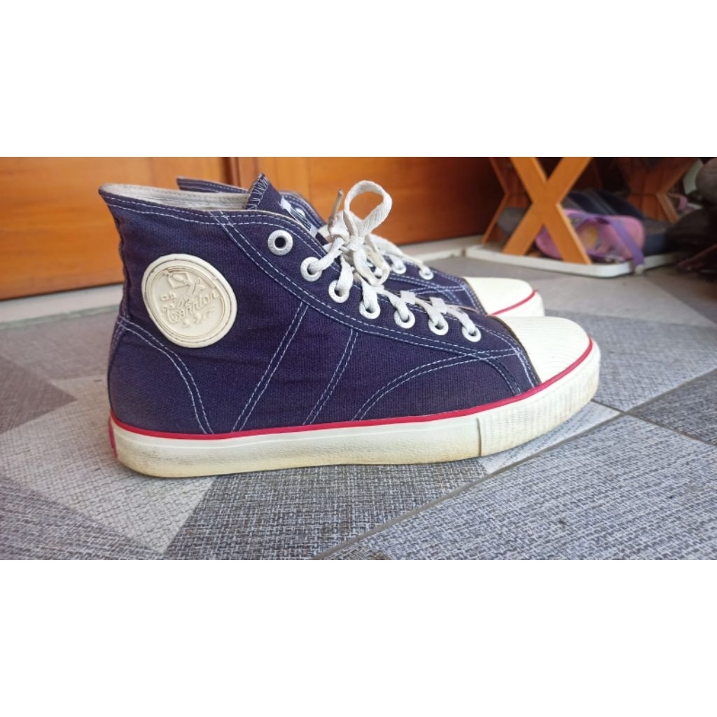 sepatu sneakers kanvas warrior 43 second
