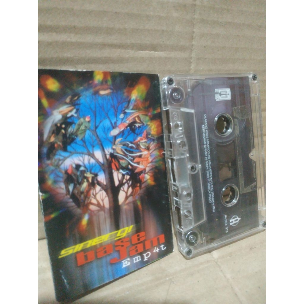 Kaset pita Base Jam : Empat
