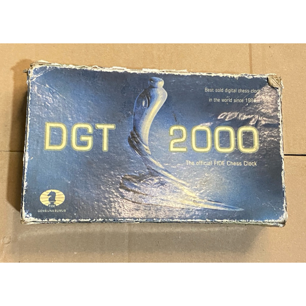 jam catur antik atau vintage digital DGT 2000