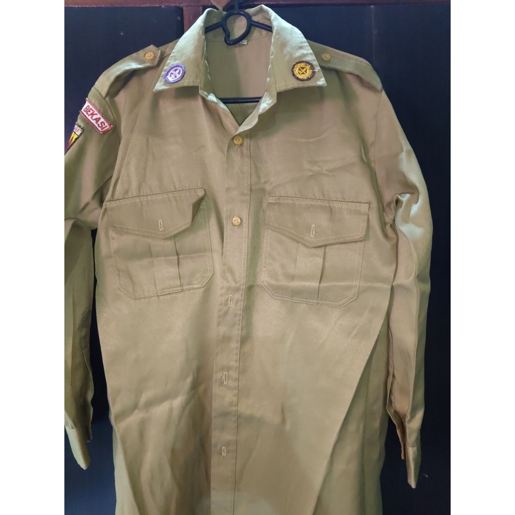 (PRELOVED) baju pramuka bahan licin