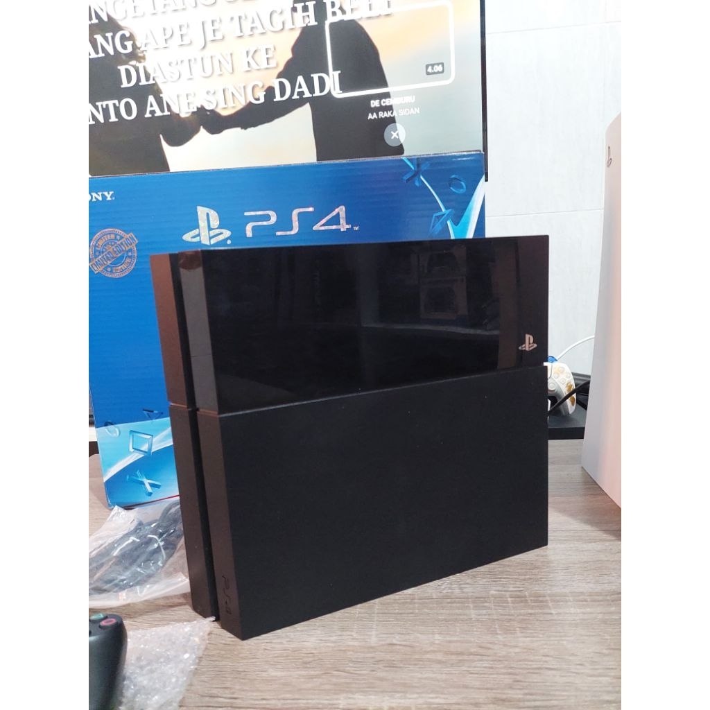 PS 4 fat 500gb original Kondisi normal no minus 
Bisa online/offline game
( Original tanpa game )
Ke