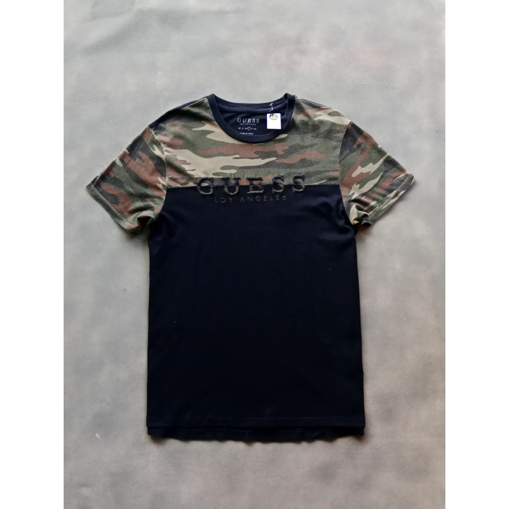 GUESS CAMO BLACK T-SHIRT | KAOS | CLWM