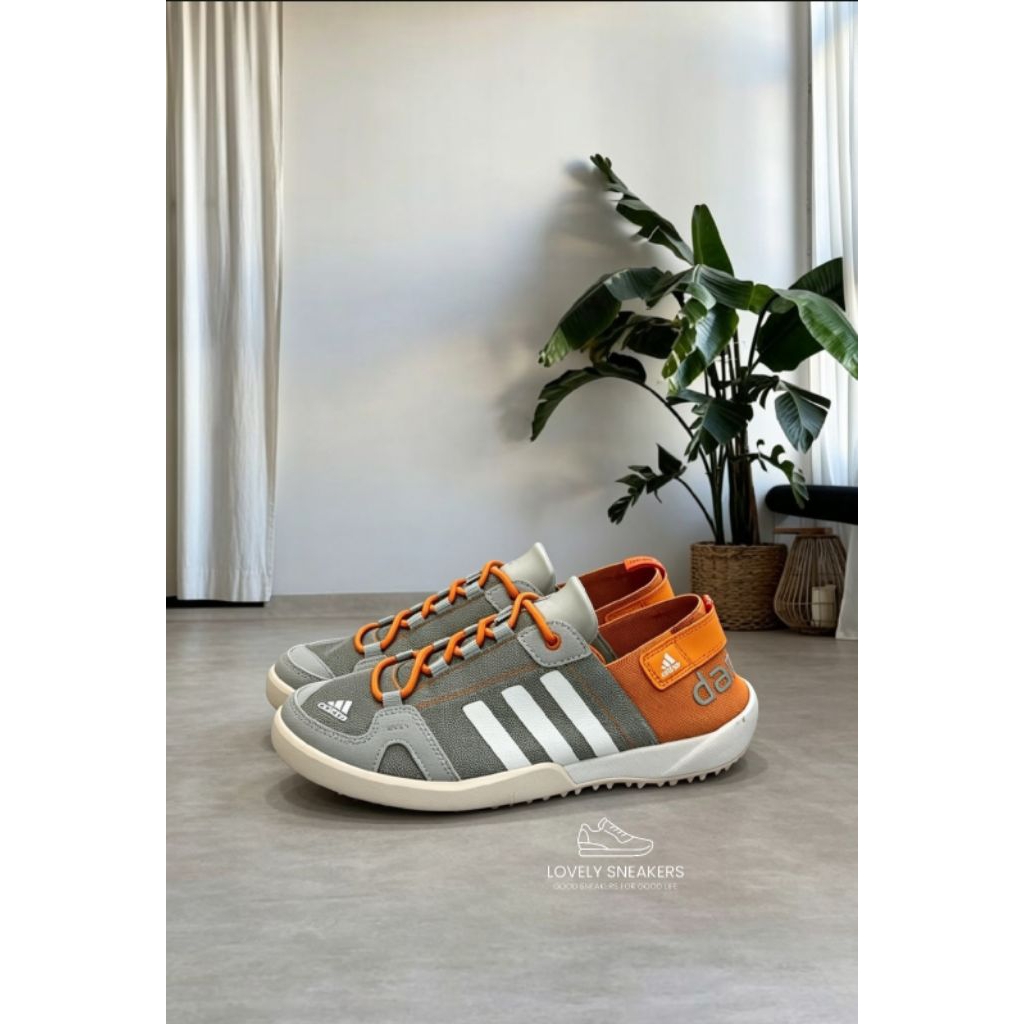 Sepatu Sneakers Pria Adidas Daroga Climacool Wolf Grey Strip White