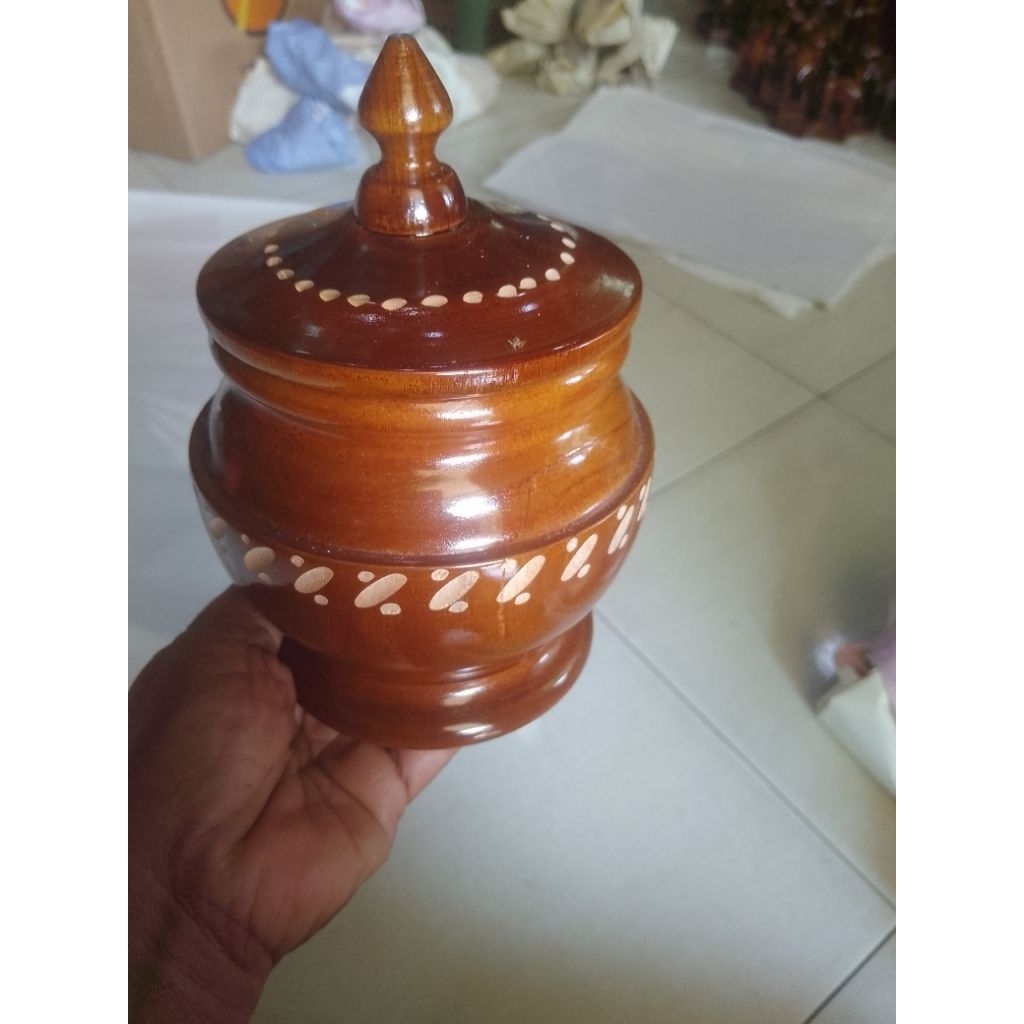 kerajinan kayu jati bubut toples guci