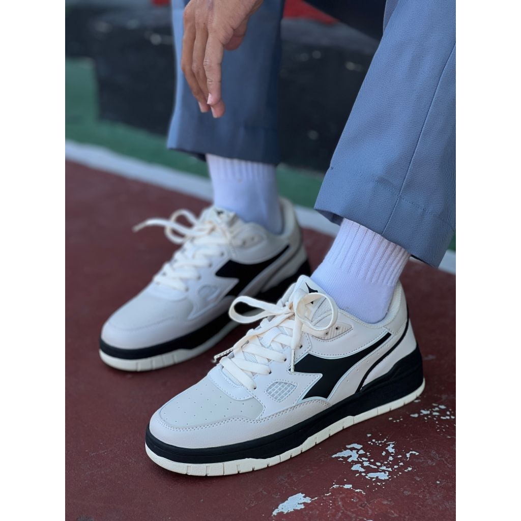 DIADORA NELO ORIGINAL SIZE 40
