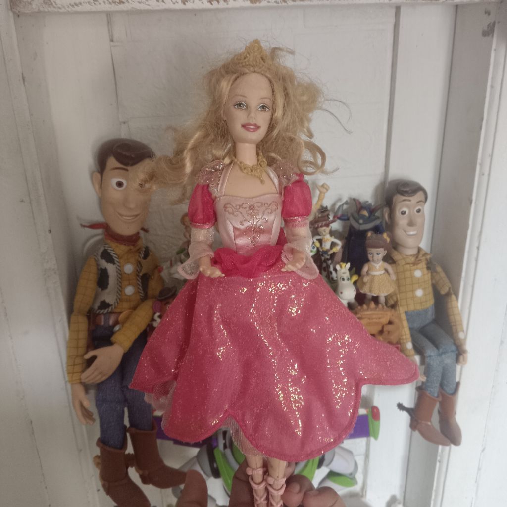 12 Dancing Princesses Barbie Doll Genevieve