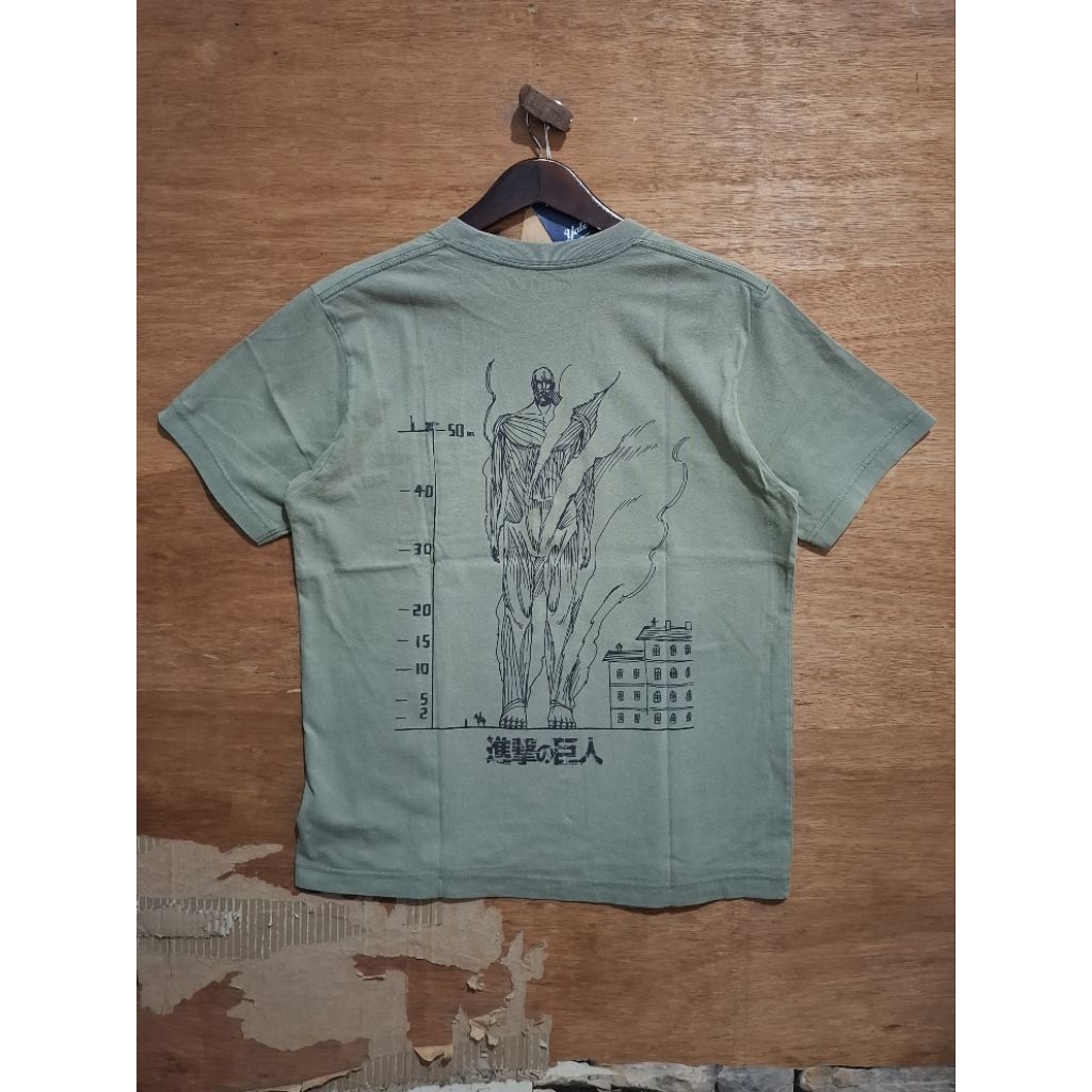 Kaos Katun Uniqlo AOT Size "L"