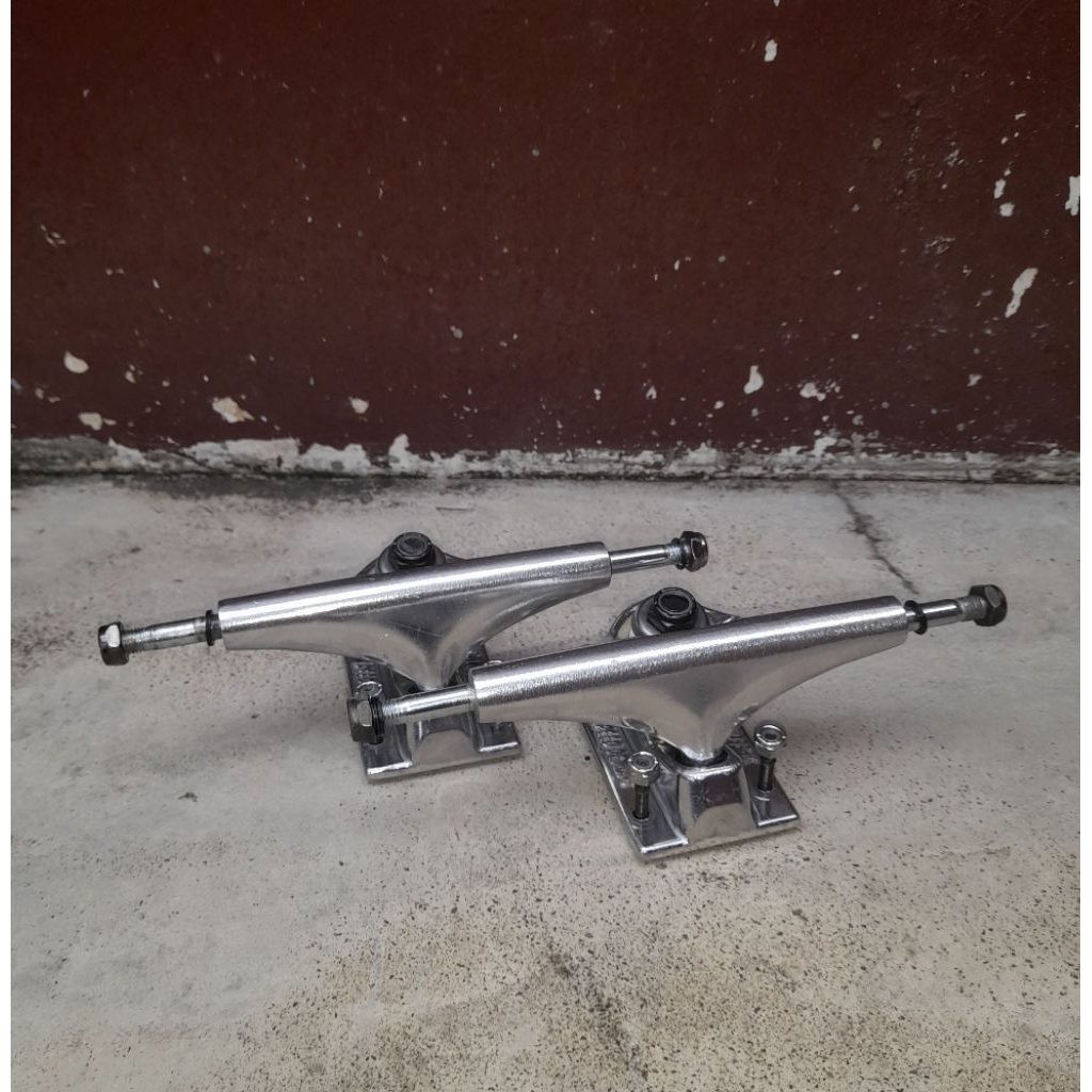 Skateboard Truck Speed Demons 5.0 std + boltnuts new not second / bekas