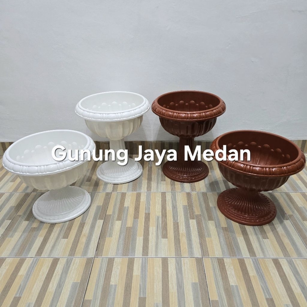 Pot Piala Pot Bunga Kaki Pendek Tinggi Phylia Coklat & Putih