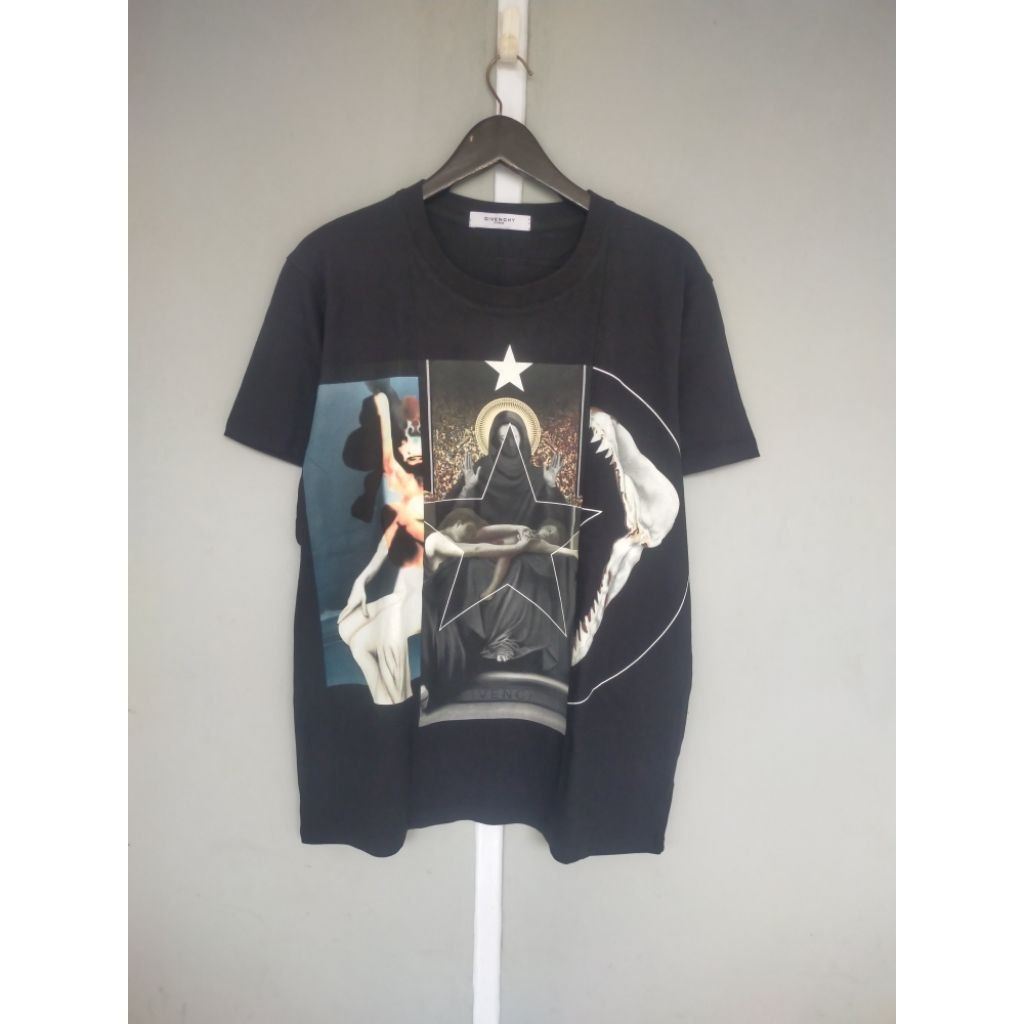GIVENCHY