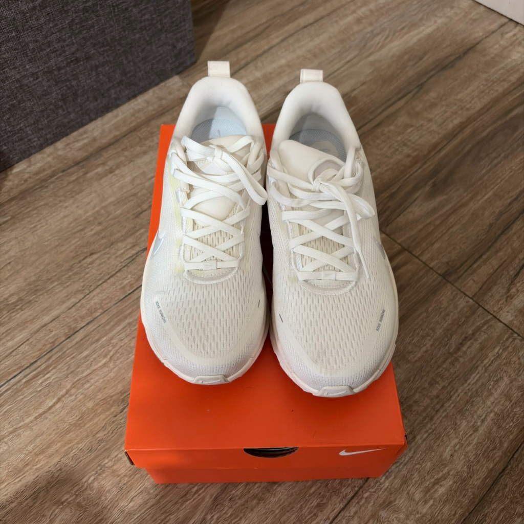 Nike Vomero 18 ESS WHITE