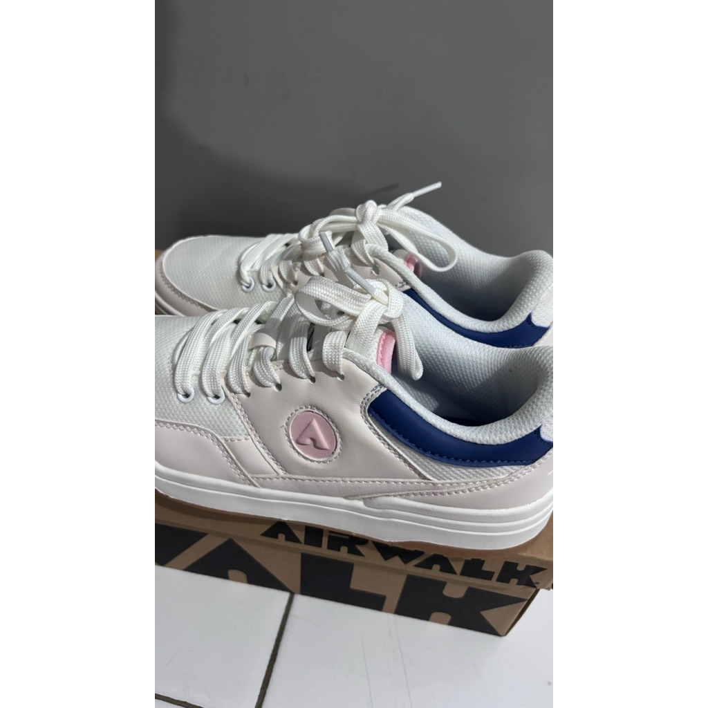 Preloved Payless Airwalk Womens Stance? Sneakers
