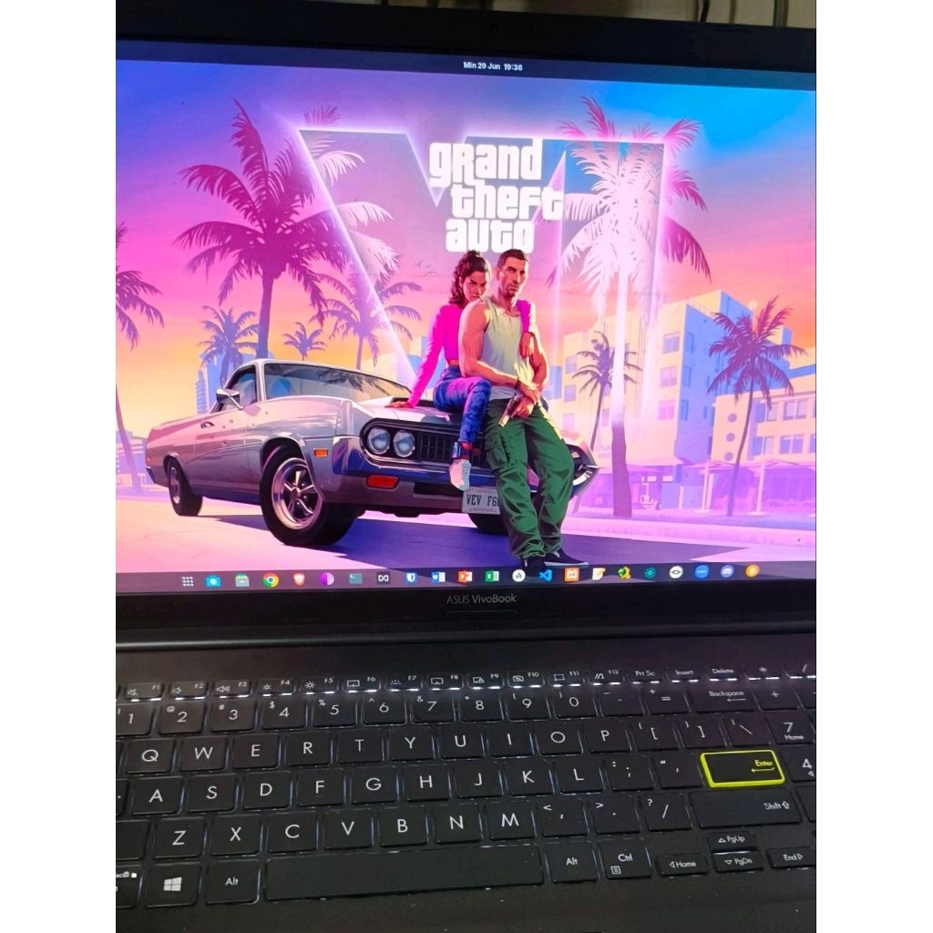 ASUS VIVOBOOK ULTRA OLED Intel i5-1135G7 Sudah OLED Warna Layar lebih Akurat dari IPS