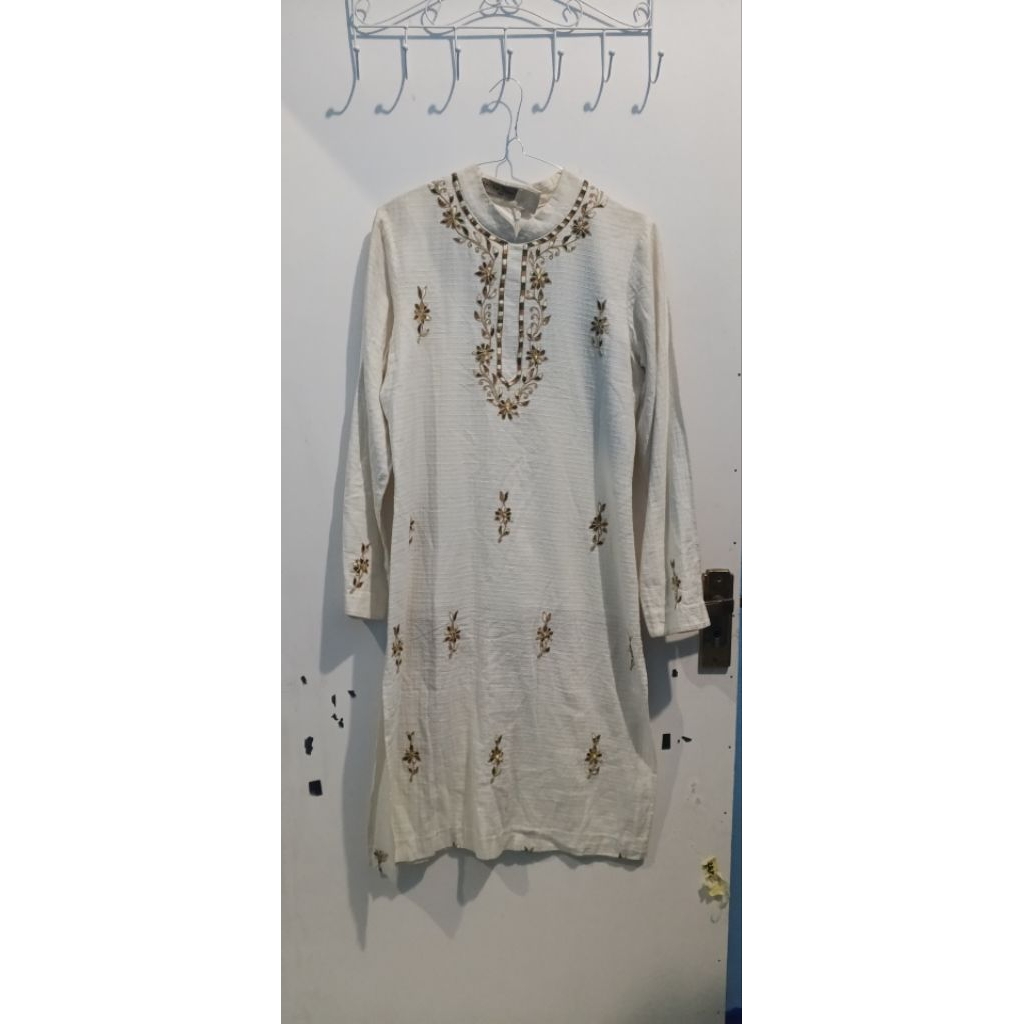 Preloved Tunik putih tulang