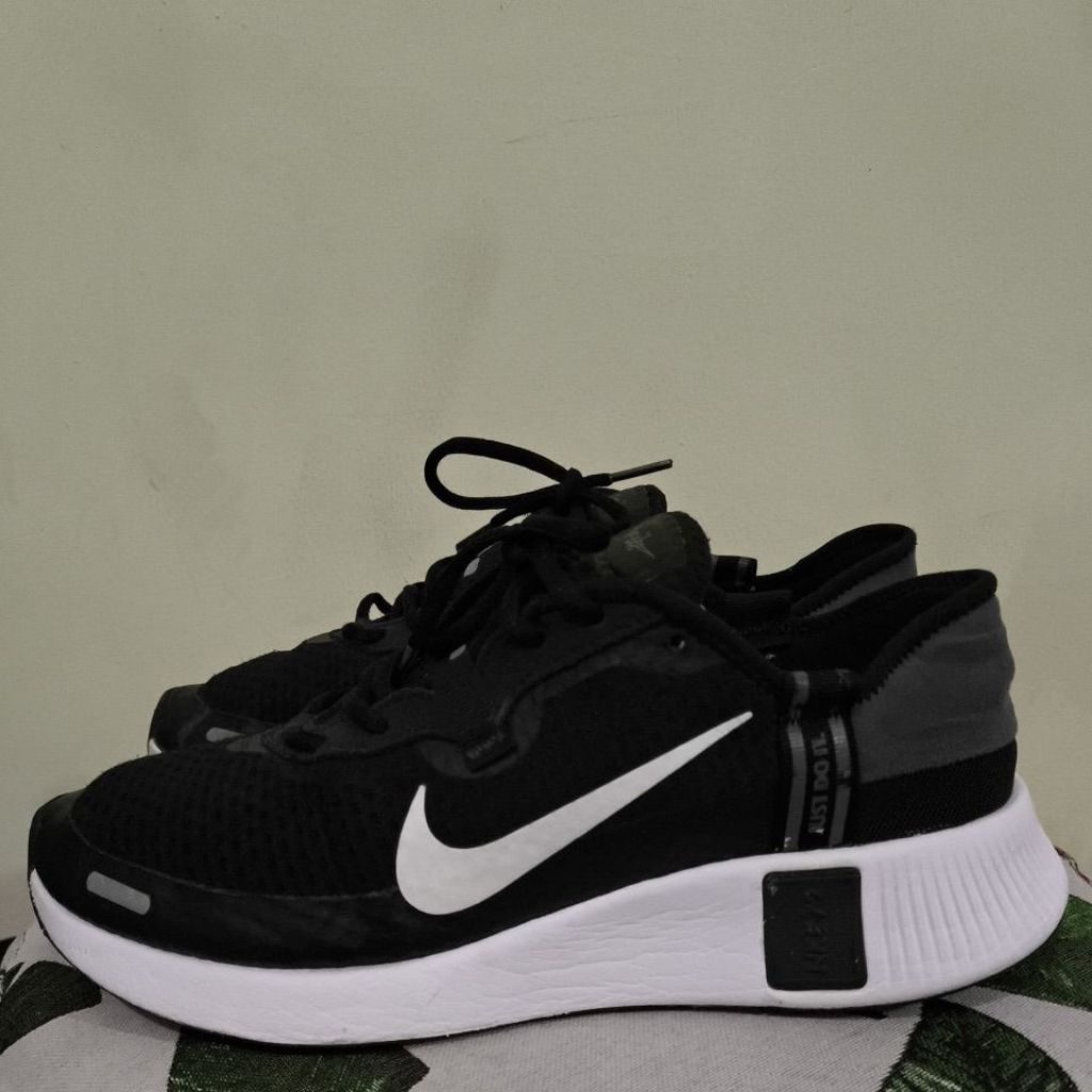 sepatu nike reposto sz 41 (26 cm)