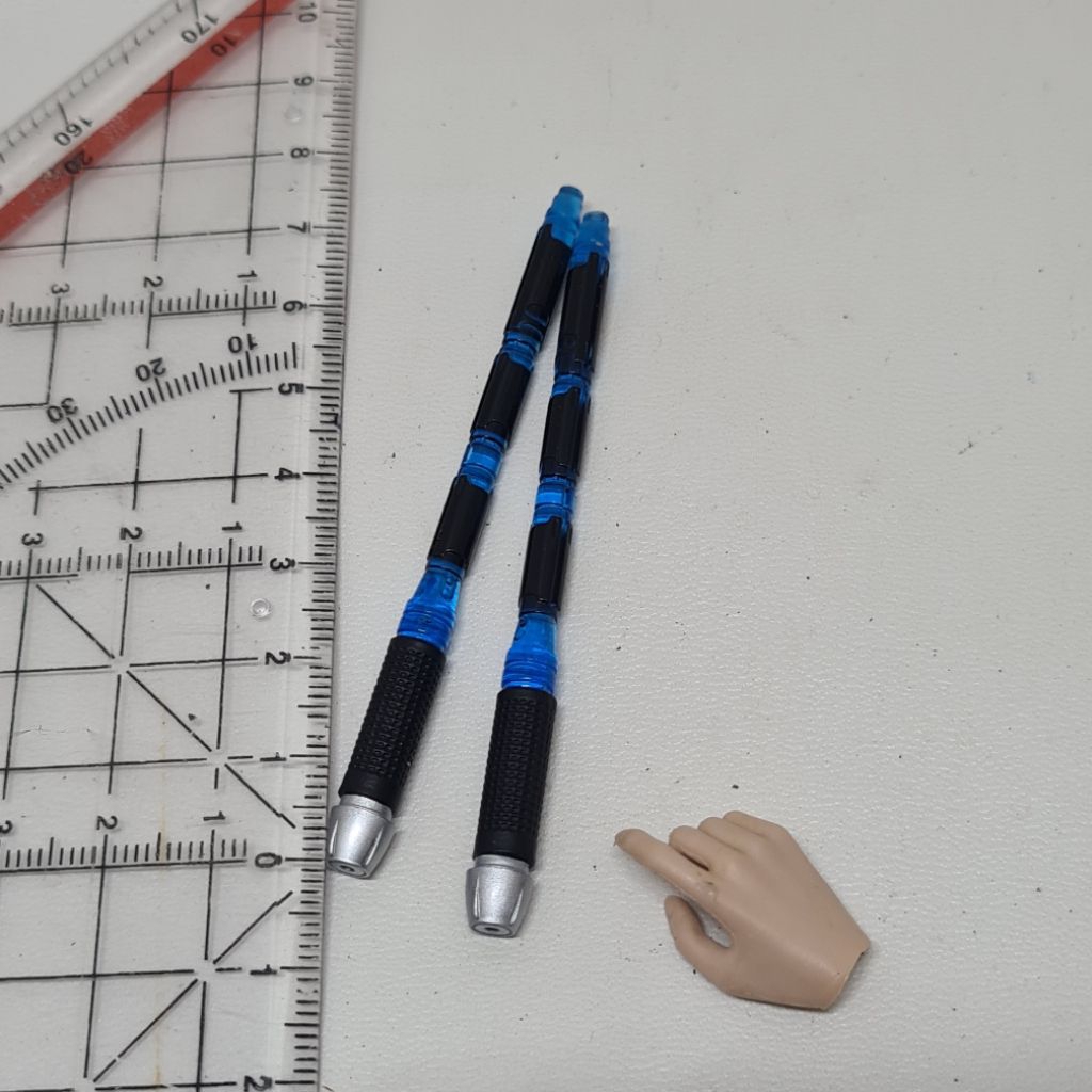 skala 1/6 miniatur batton stick black widow merk hot toys set 2 pcs