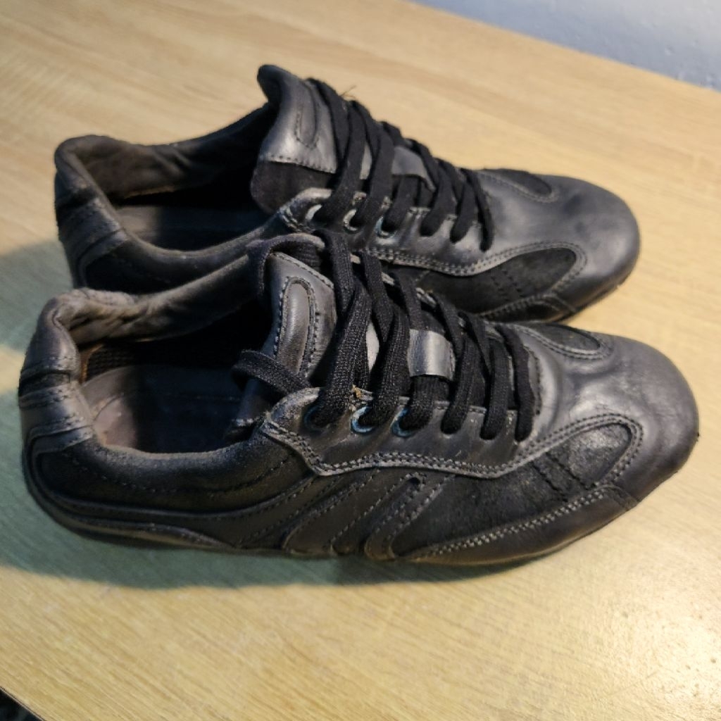 Sepatu Sneakers Second Preloved Geox 41 25.5 cm