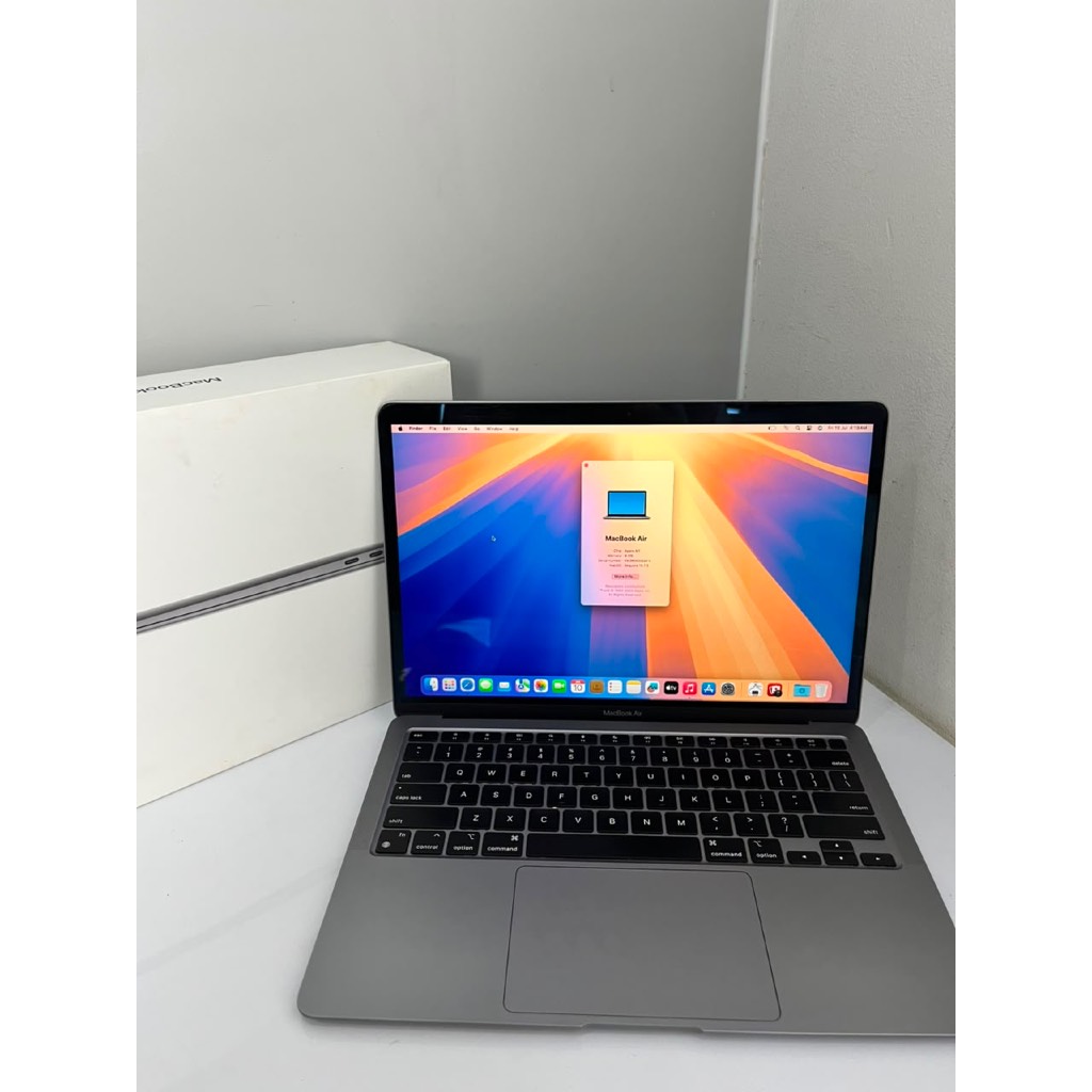 MacBook Air M1 Laptop