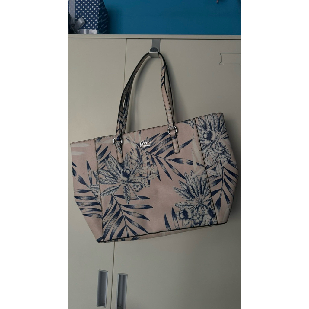Preloved Tas totebag Guess