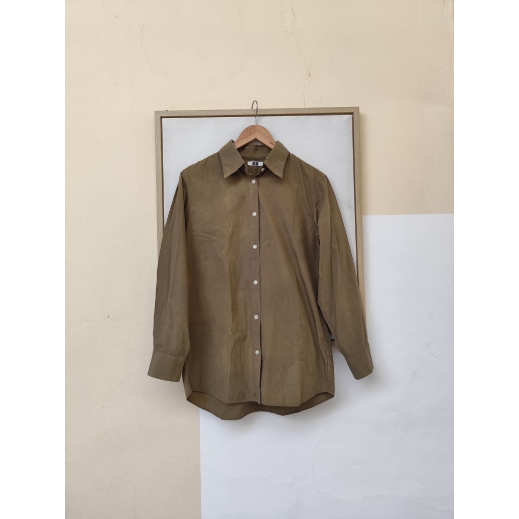 Kemeja Uniqlo U Olive