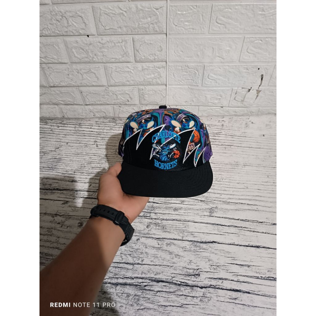 TOPI CUSTOM SHARK TOOTH CHARLOTTE HORNETS by LEVEL XERO