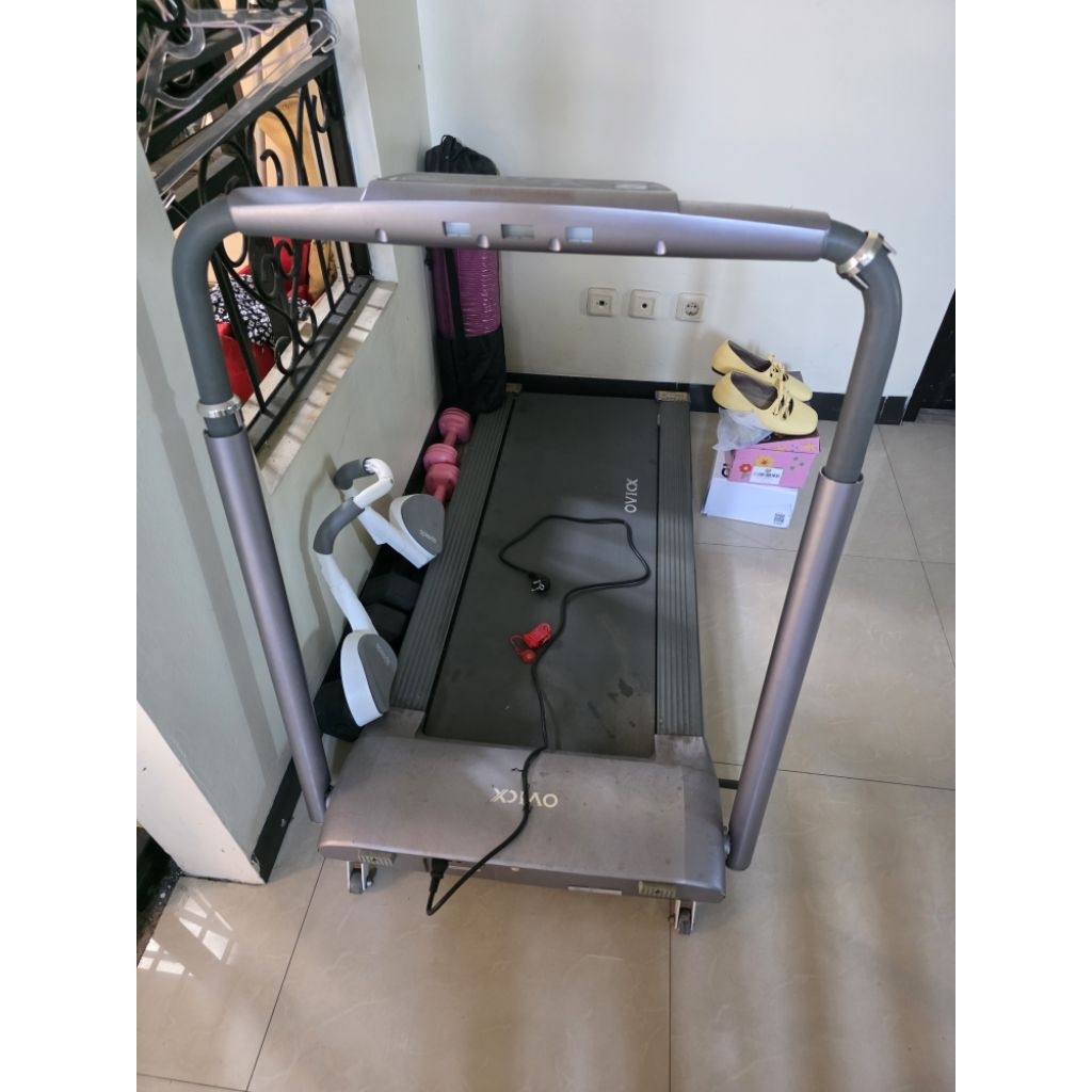 Treadmill ​- OVICX Smart Run Fitness Treadmill Motorized Folding Machine Like New
