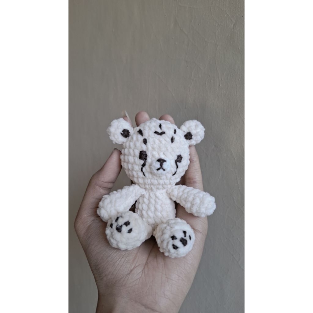 Boneka rajut cheetah lee