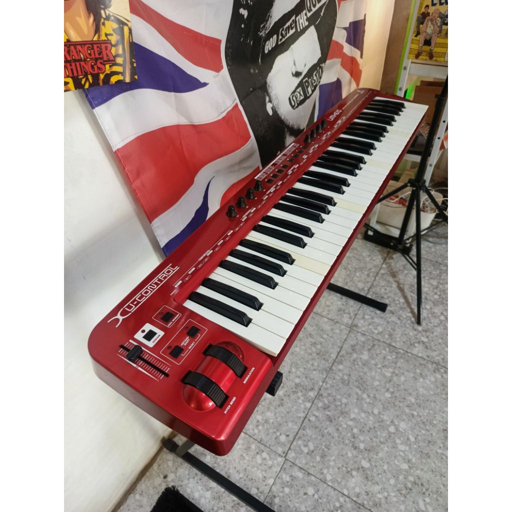 midi controller keyboard/piano behringer UMX610
