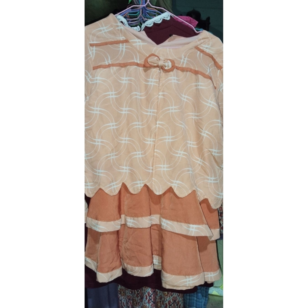 Blouse Wanita Model V-Neck Elegan Katun Sifon