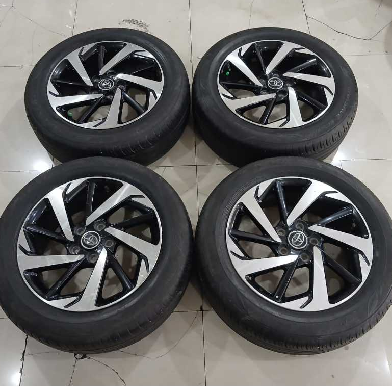 Velg bekas Toyota Rush Ring 17 + Ban 215 60 17 dunlop