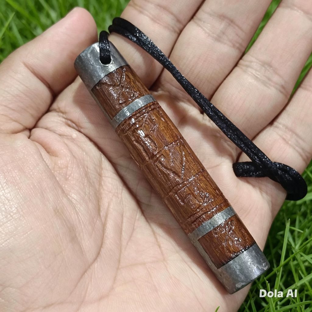 kalung pria kayu ulin ukir karya nini imay
