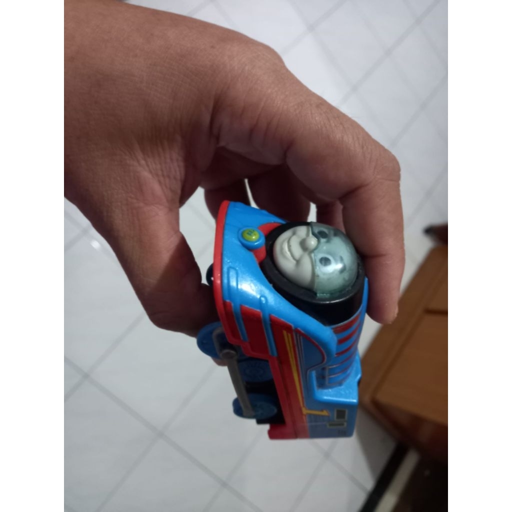 Thomas and friends turbo trackmaster