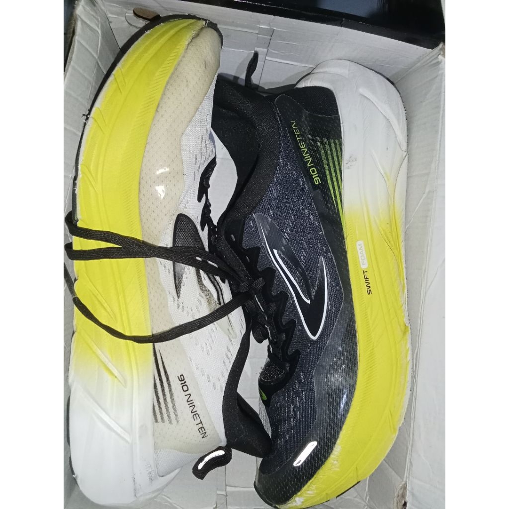 Sepatu Lari Second Original 910 Takashi Run 1.5 Size 44