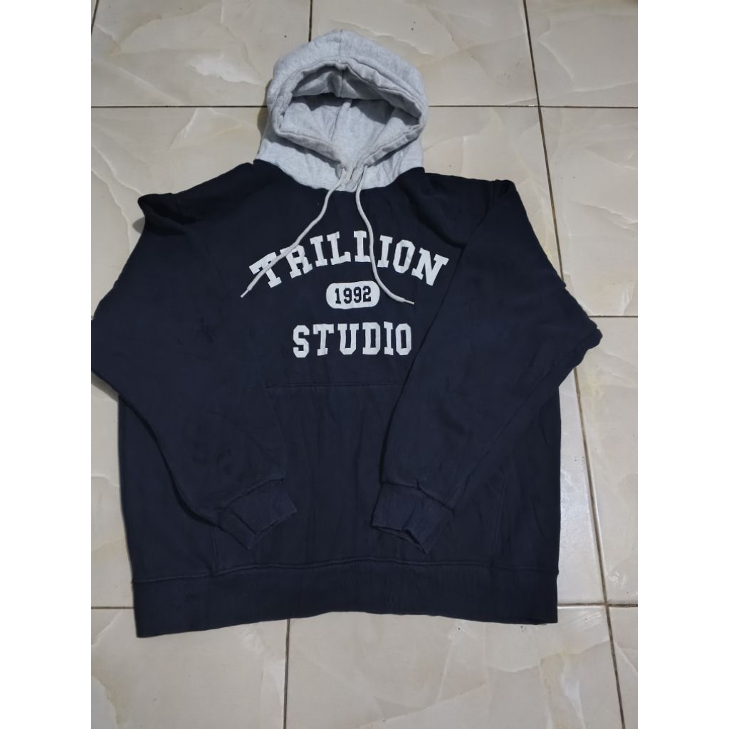 Hoodie Trillion Studio