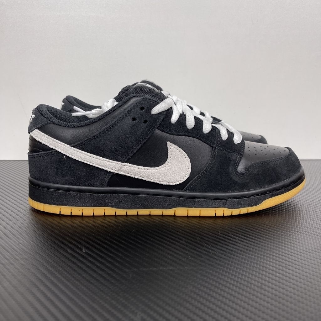 SB Dunk Low Pro Black White Gum