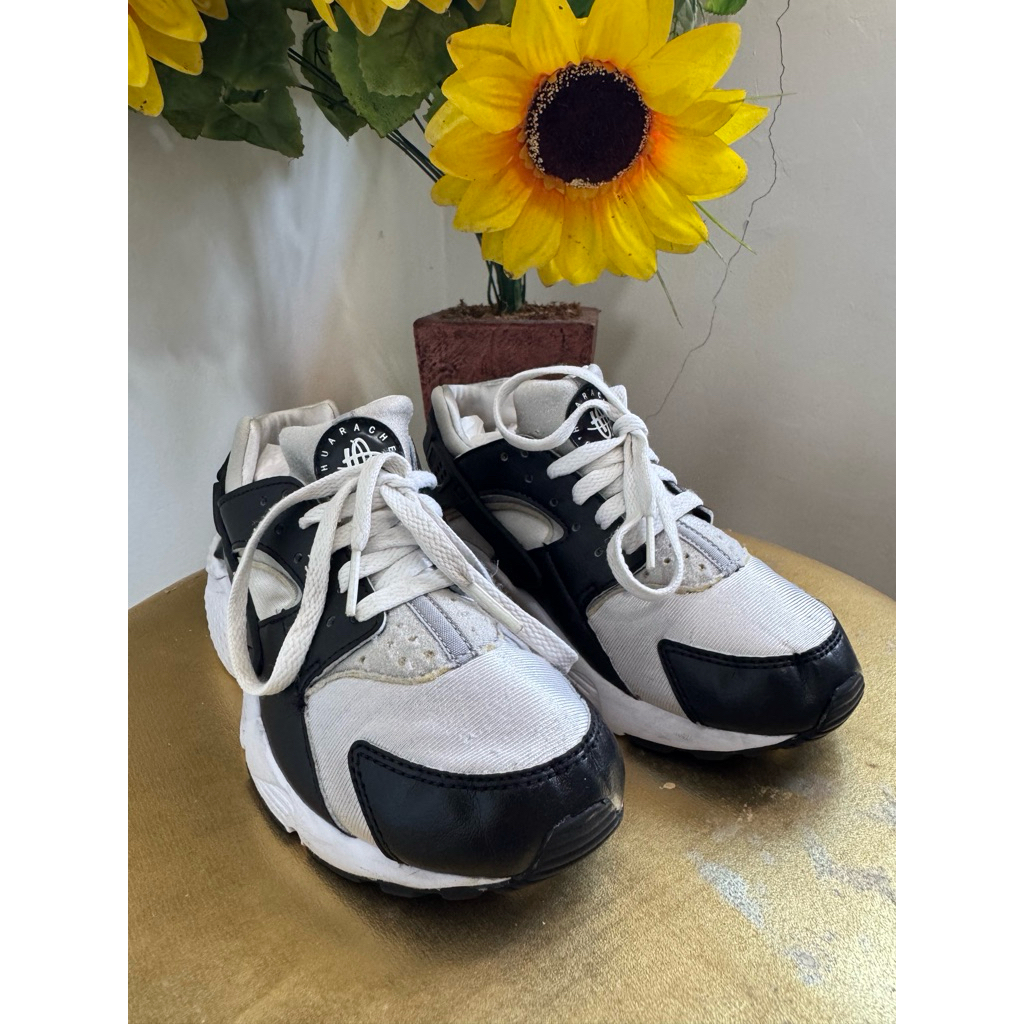 Sepatu Nike Huarache Kids Size Tag 36,5 (aktual pemakaiannya insole 21cm) Preloved/Second