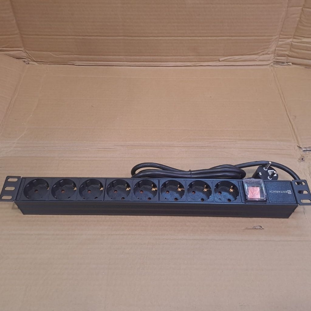 PDU rack server 8 lubang