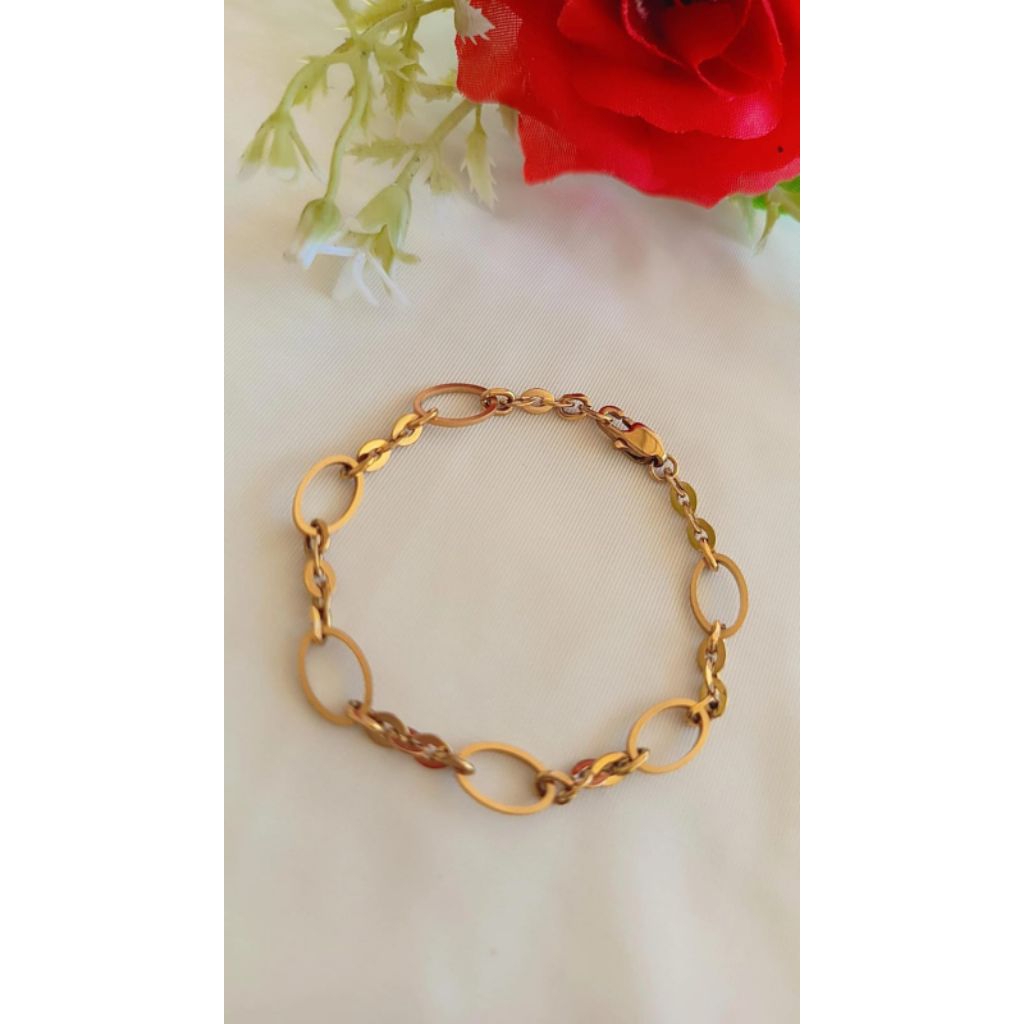 Gelang rantai oval titanium berlapis emas kait lobster awet tahunan